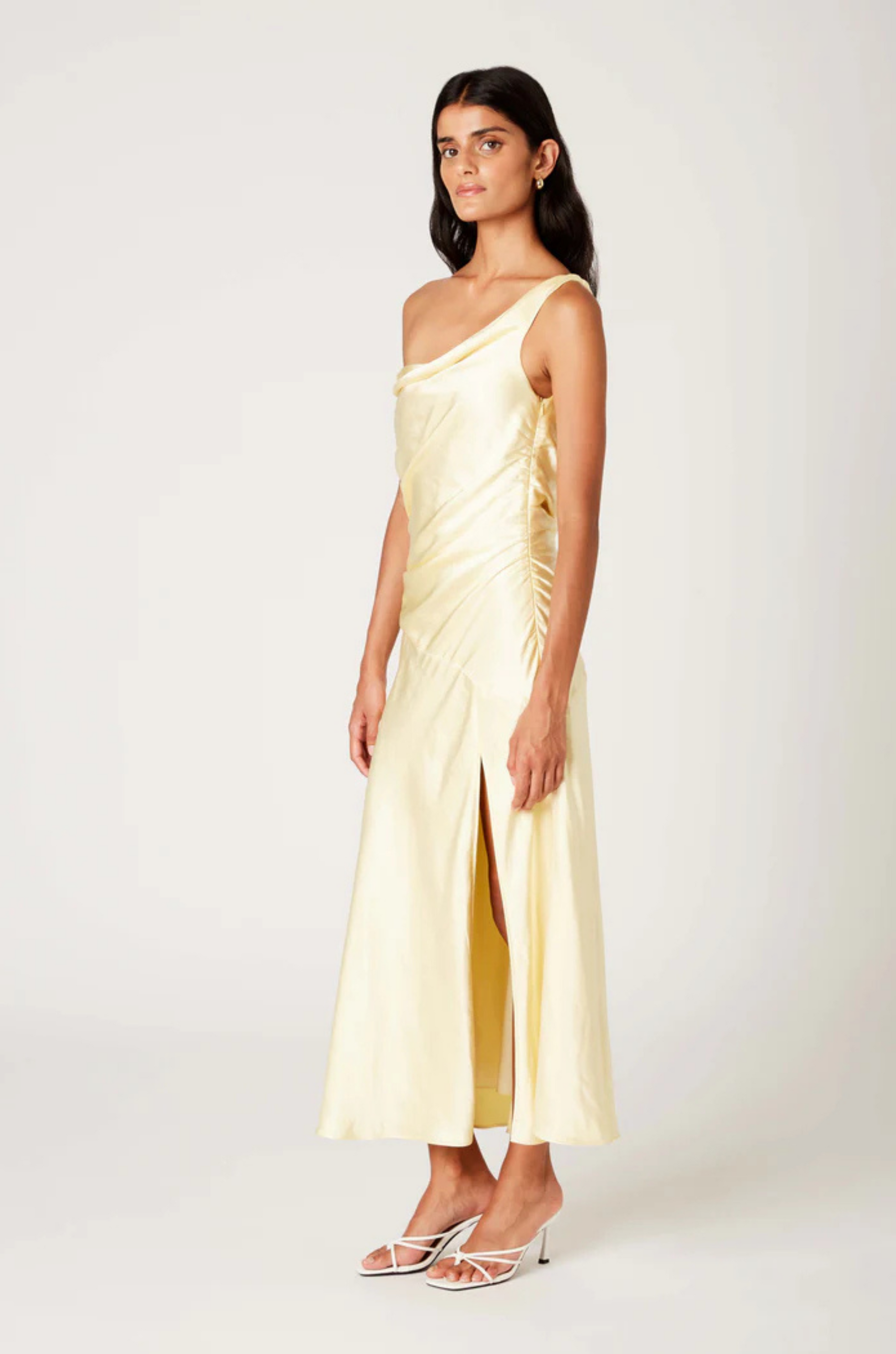 yellow Satin maxi dress
Asymmetrical off-shoulder neckline
Ruched bodice
High side slit
Lined
wedding guest dress
bridesmaid dress