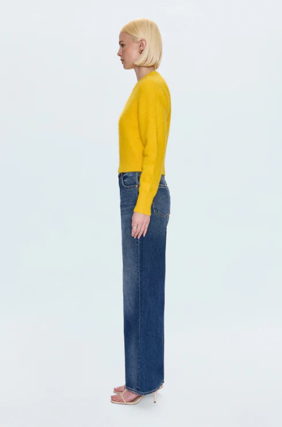 High rise and relaxed baggy silhouette
The slouchy fit sits comfortably while the structured shape maintains intentional proportions
Rigid non-stretch denim
Waist: 26" Length: 31"&nbsp; Rise: 11.5"
Cotton
blue denim high waisted jeans