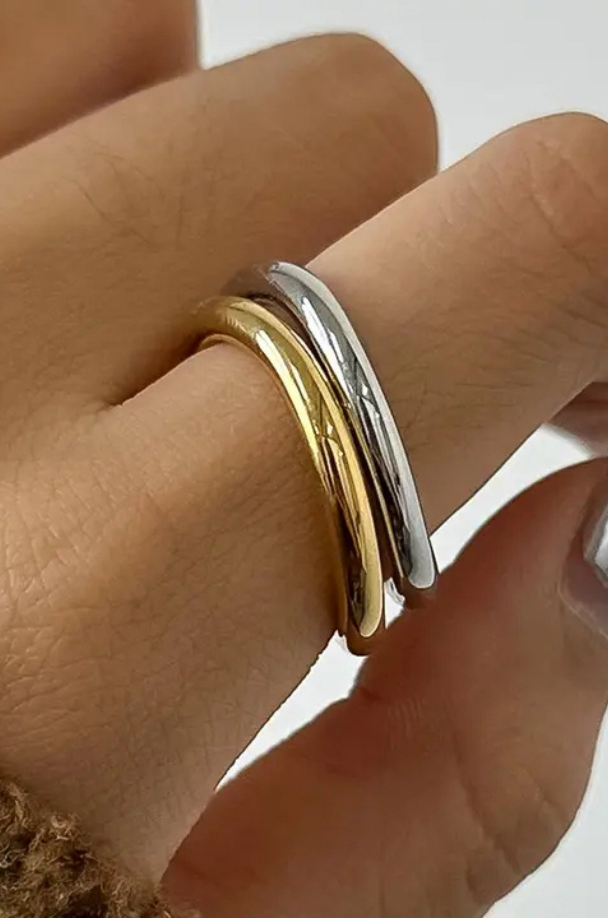 18K gold non-tarnish double two tone ring
18K gold plating stainless steel silver plating
Size 7 measurement: 0.682 Diameter/2.14 Circumference
Lead and Nickel Free
Hypoallergenic
Water Resistant
gold and silver stacked double ring
