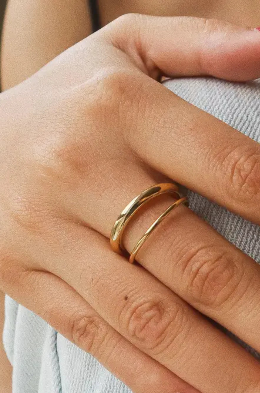 18K Gold Non-Tarnish Classic Double Band Ring
18K Gold Plating Stainless Steel
Size 7 Measurement: 0.682 Diameter/2.14 Circumference
Size 8 Measurement: 0.714 Diameter/2.24 Circumference
Lead and Nickel Free
Hypoallergenic
Water Resistant