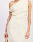 Linen mini dress
Asymmetrical one shoulder
Twisted strap
Cinched sides