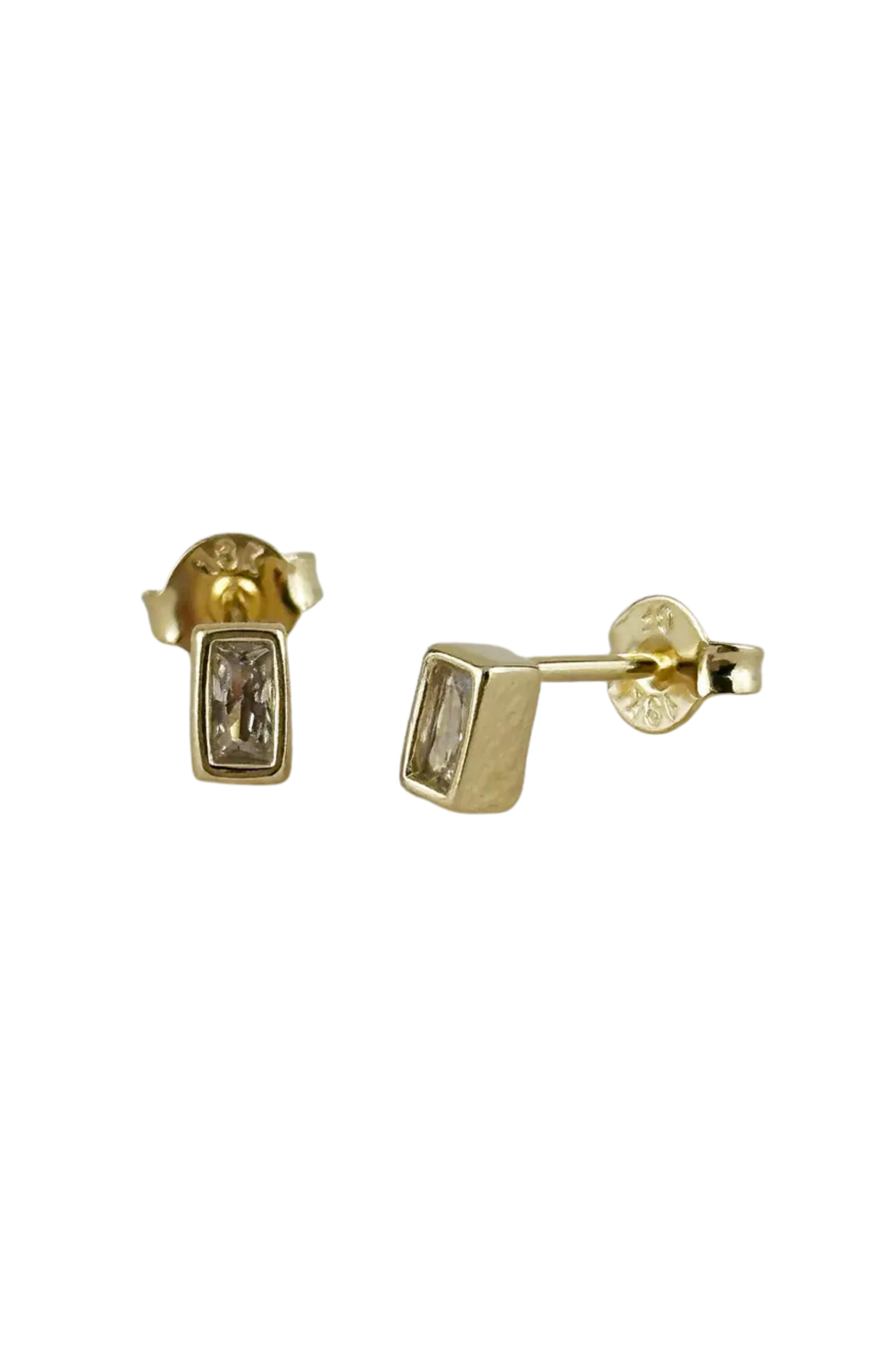 18k gold filled stud earrings
Elegant bezel-set baguette design that captures the light beautifully
Butterfly backs
Metal: 18k Gold filled
5mm x 3mm Stud
Hypoallergenic/Waterproof