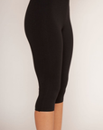 Knit cropped leggings
Elastic waistband
Fully lined
black capri pant