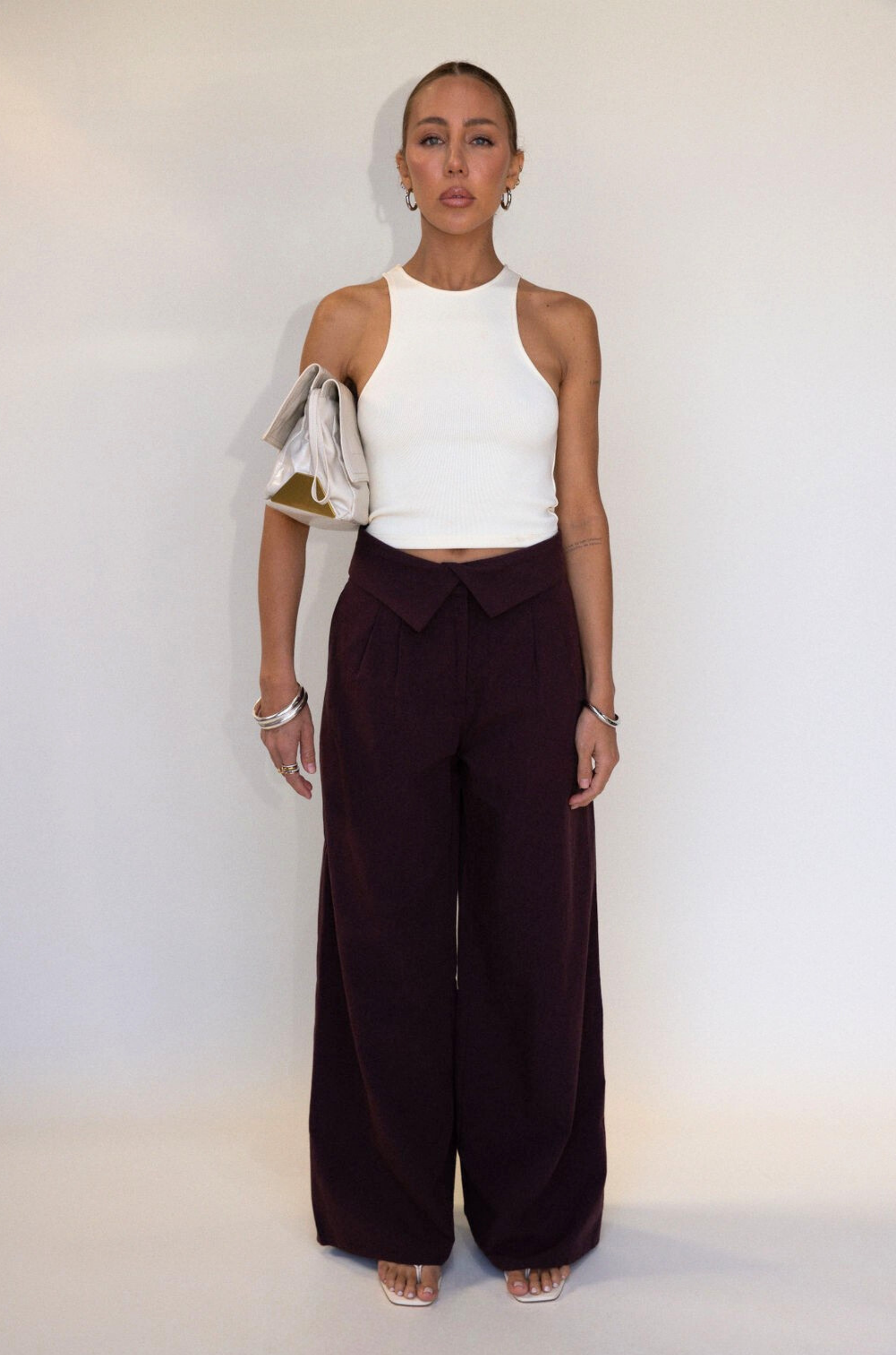brown Woven wide leg pants
Folded waistband
Hook and eye and zipper fly
Side pockets
Faux back pockets
Fully lined
work pants
cute office work pants trousers