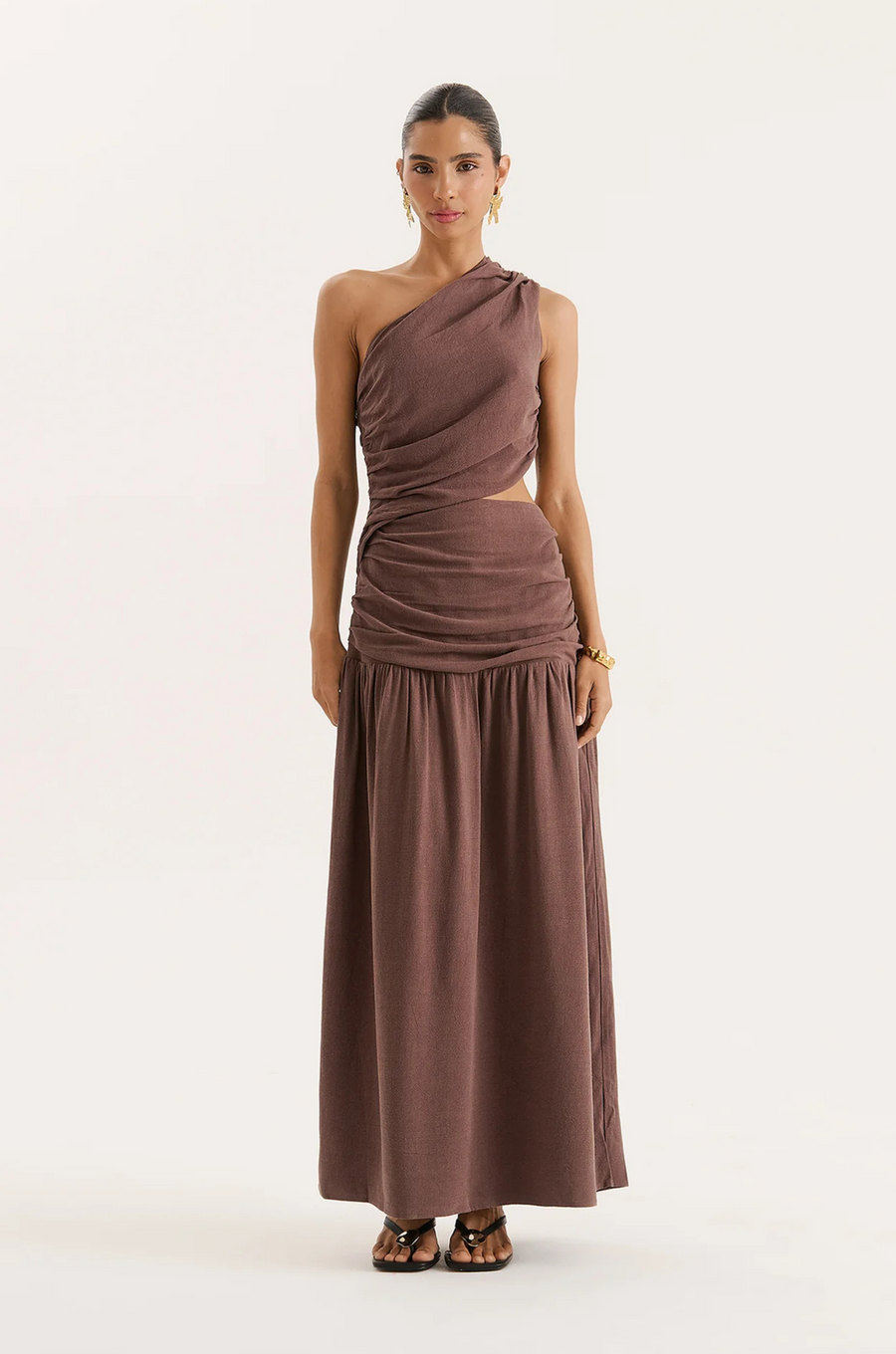 brown Linen one shoulder maxi dress
Asymmetric neckline
Waist cut out
Drop waist
Gathered skirt
brown wedding guest dress