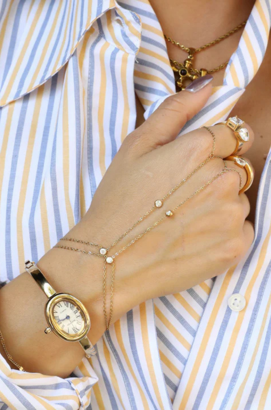 Two bezel-set cubic zirconia stones hand chain
This ultra-sleek, tarnish-free hand chain is crafted from premium stainless steel and designed to keep its shine through every hand wash and pump of sanitizer.
Just the right amount of sparkle, catching the light with your every move.
Lightweight yet bold, it layers effortlessly or stuns solo with a clean, minimalist edge.
Wear it. Wash your hands. Repeat. This is your new everyday flex.
Gold hand chain