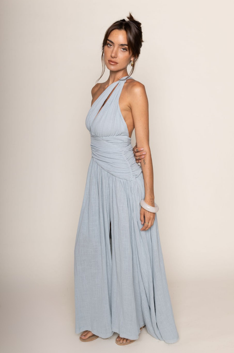 Woven linen halter maxi dress
V-neckline
Side slit
Raw edge
Partially lined
blue wedding guest dress
blue lightweight linen cotton maxi dress