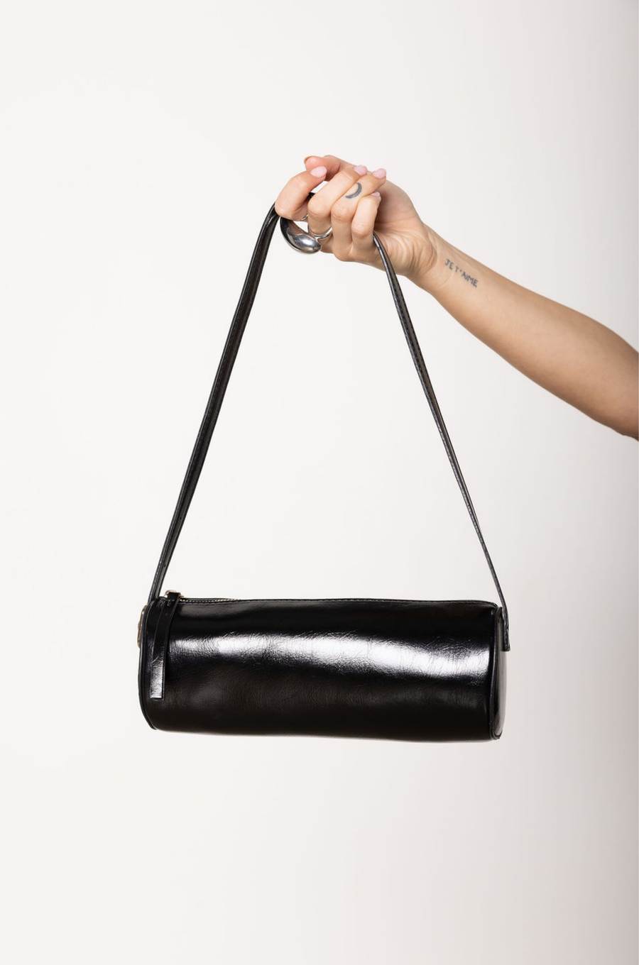 black Barrel shoulder purse
Cylindrical silhouette shoulder bag
Versatile strap - over the shoulder or crossbody
Adjustable Shoulder Strap
Zip closure
Vegan Leather
