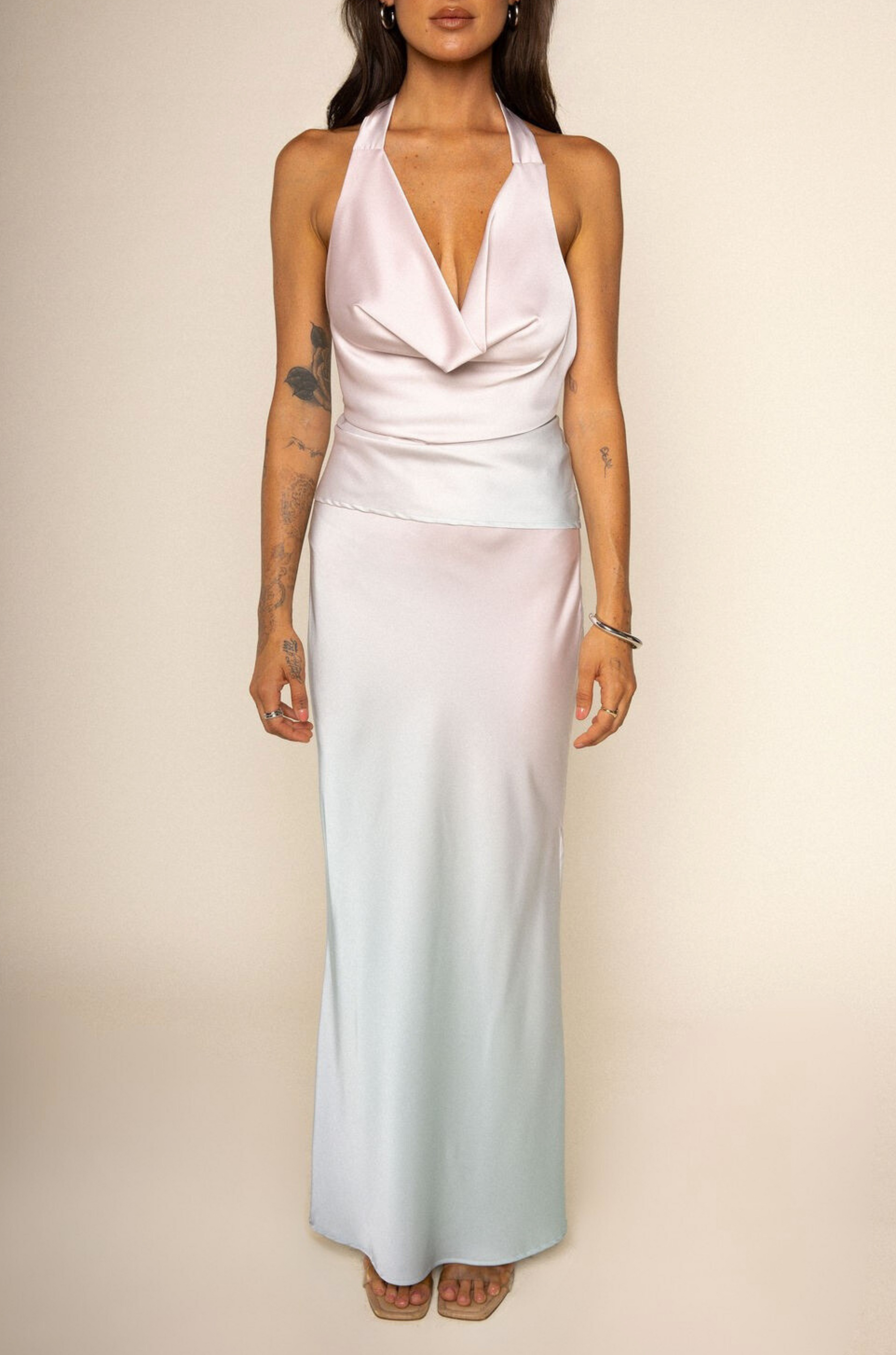 Blush ombre halter top
Cowl neck
Adjustable neck tie
Partially lined
pink and blue ombre halter top with cowl neck