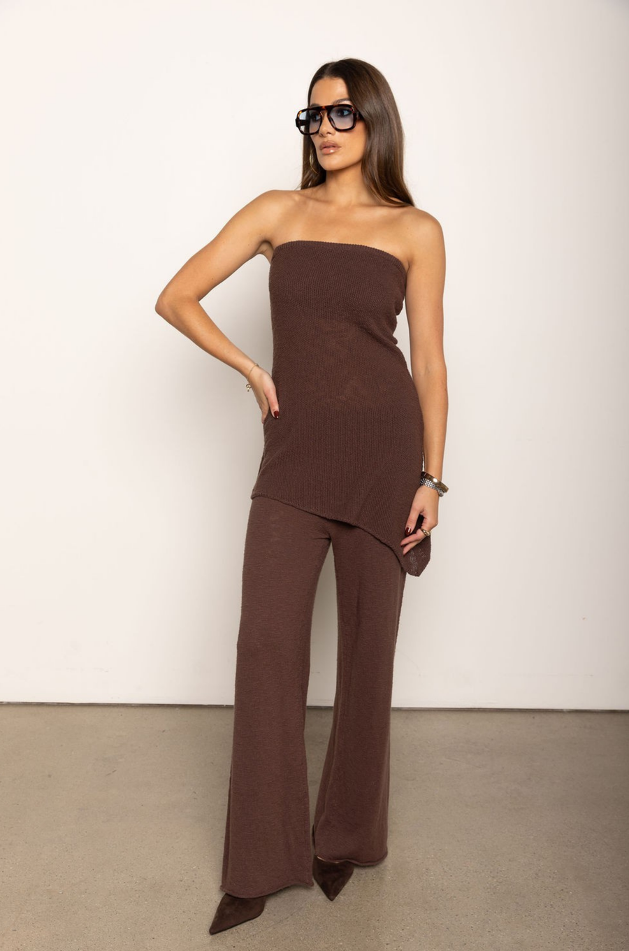 TOP
Knit asymmetrical tube top
Elastic band
Partially lined
brown asymmetrical tube top

BOTTOM
brown Knit lounge pant
Elastic waistband

fall outfit
thanksgiving outfit