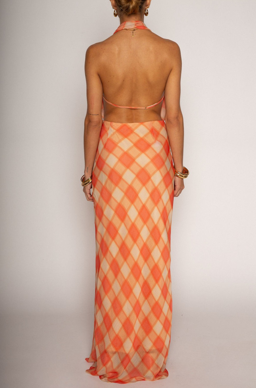 Printed crinkle woven chiffon maxi dress
Cowl neck
Fixed halter neckline strap
Side hook and eye and zipper closures
Adjustable back strap
Elastic back
Fully Lined
Orange plaid cowl neck maxi dress
summer wedding guest dress
summer maxi dress