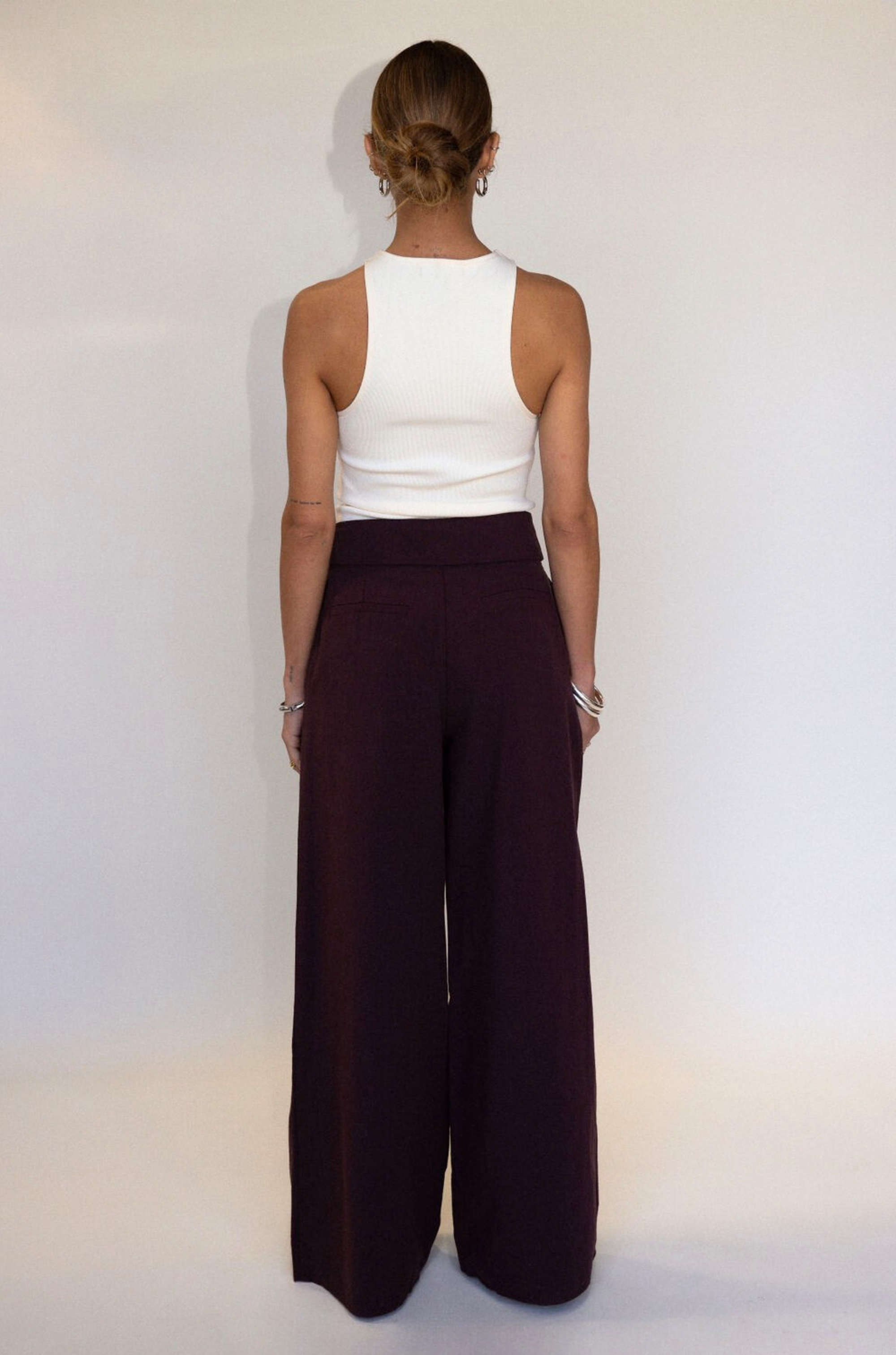 brown Woven wide leg pants
Folded waistband
Hook and eye and zipper fly
Side pockets
Faux back pockets
Fully lined
work pants
cute office work pants trousers