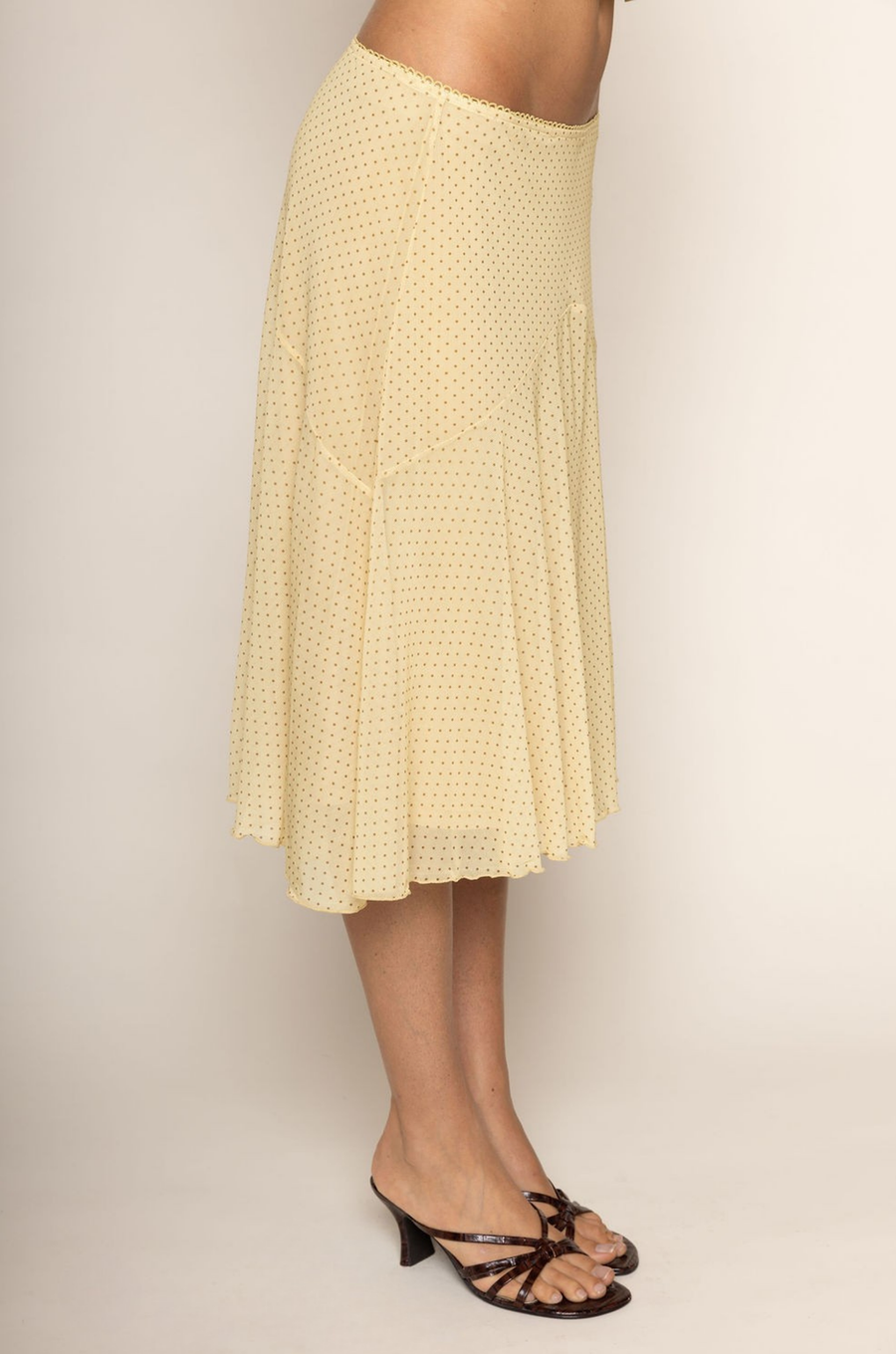yellow and brown Mesh polka dot midi skirt
Scalloped elastic waistband
Ruffle trim
Lined
summer midi skirt
yellow and brown polka dot midi skirt