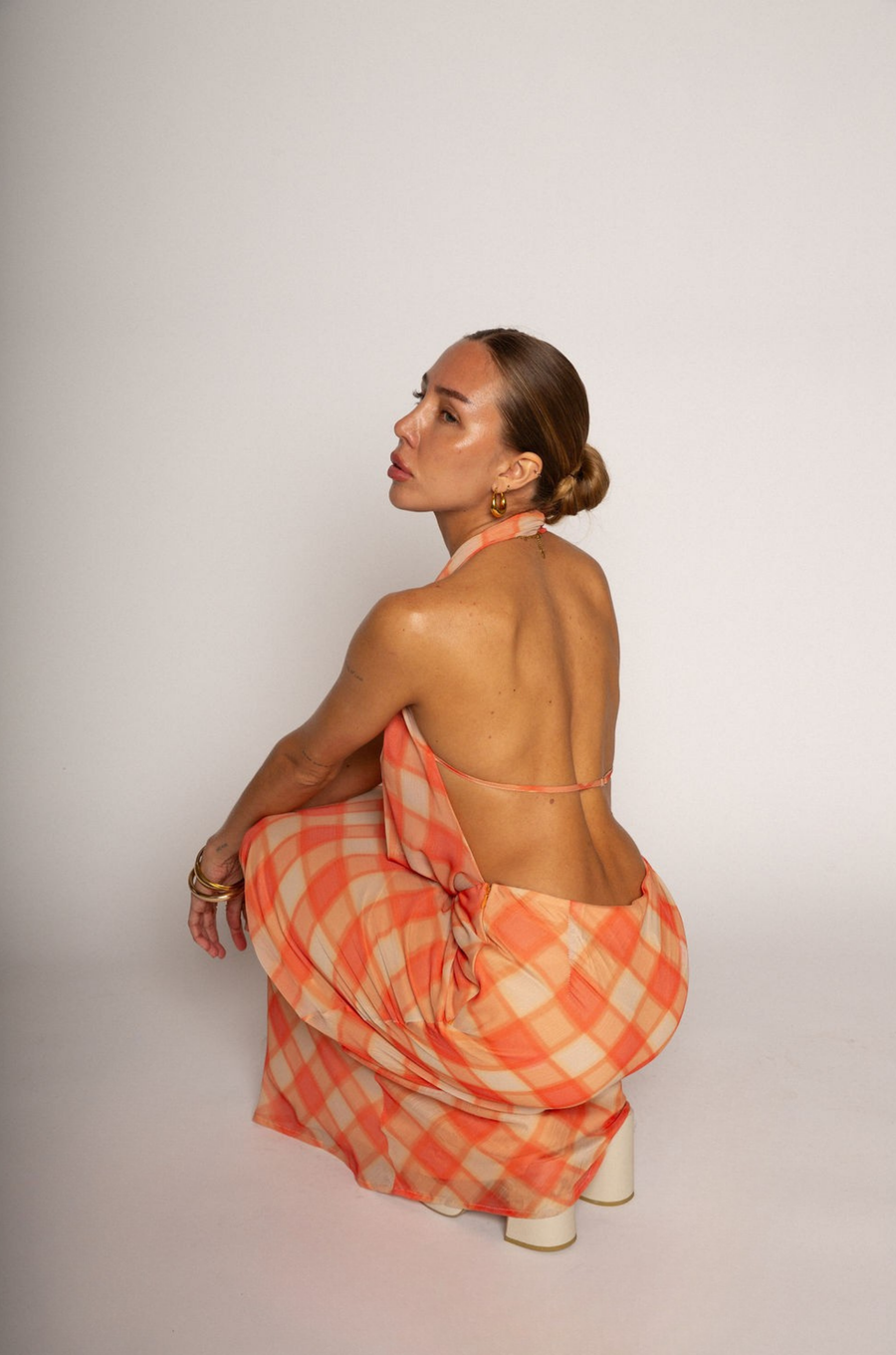 Printed crinkle woven chiffon maxi dress
Cowl neck
Fixed halter neckline strap
Side hook and eye and zipper closures
Adjustable back strap
Elastic back
Fully Lined
Orange plaid cowl neck maxi dress
summer wedding guest dress
summer maxi dress