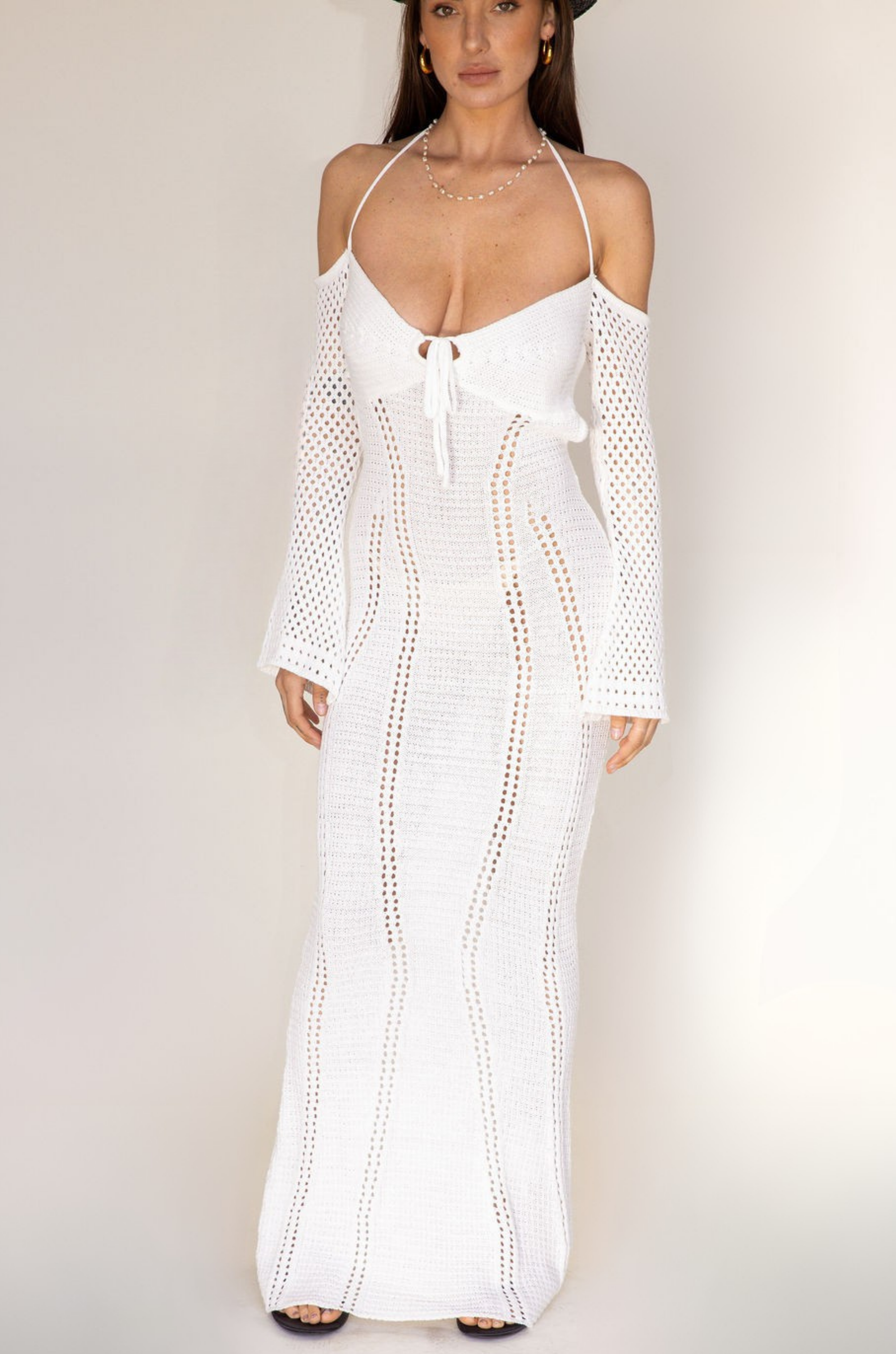white Crochet knit maxi dress
Halter neckline
Long sleeve
Bodycon
resort outfit maxi dress
cover up