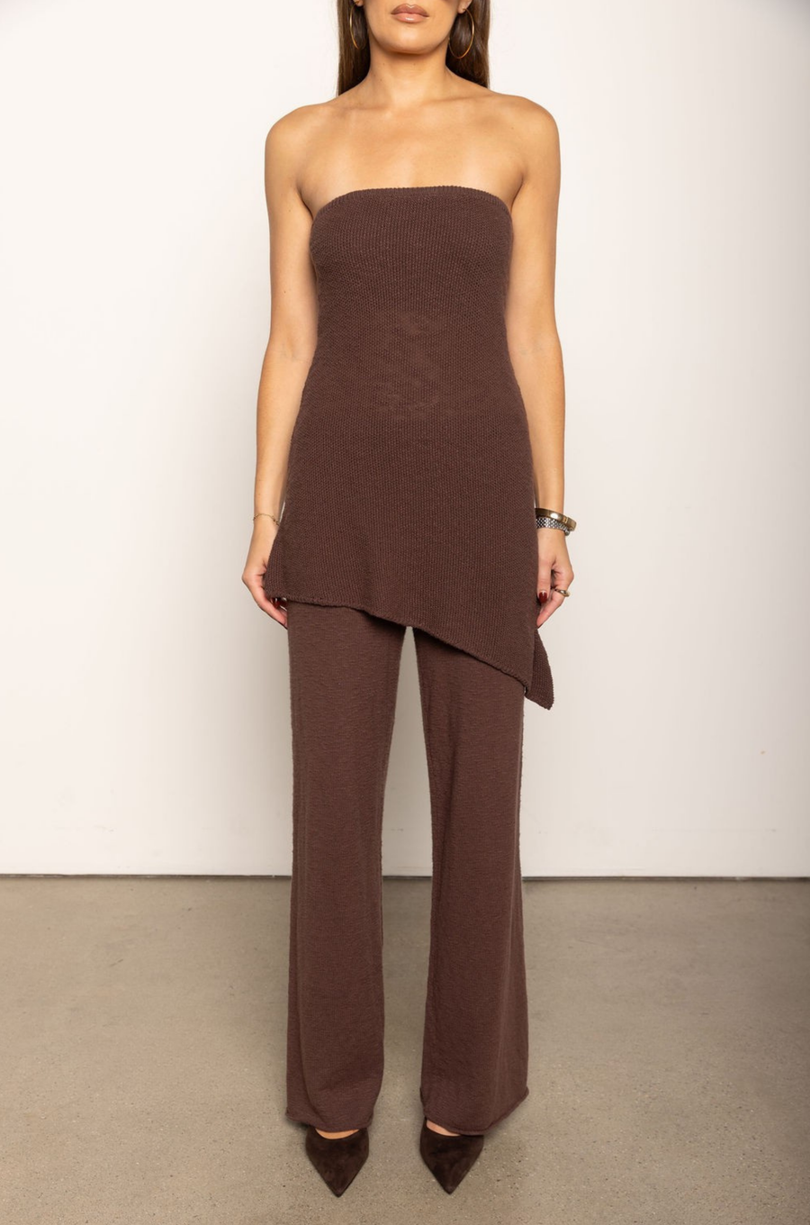 TOP
Knit asymmetrical tube top
Elastic band
Partially lined
brown asymmetrical tube top

BOTTOM
brown Knit lounge pant
Elastic waistband

fall outfit
thanksgiving outfit