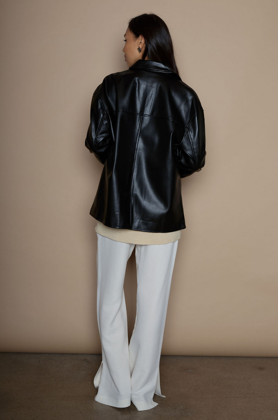 Faux leather blazer. faux leather jacket. Single breast. Collar neckline. Front button down closure. Side pockets. Back slit. Fully lined. black leather jacket. black leather blazer. fall jacket. trendy fall jacket. winter jacket. trendy winter jacket