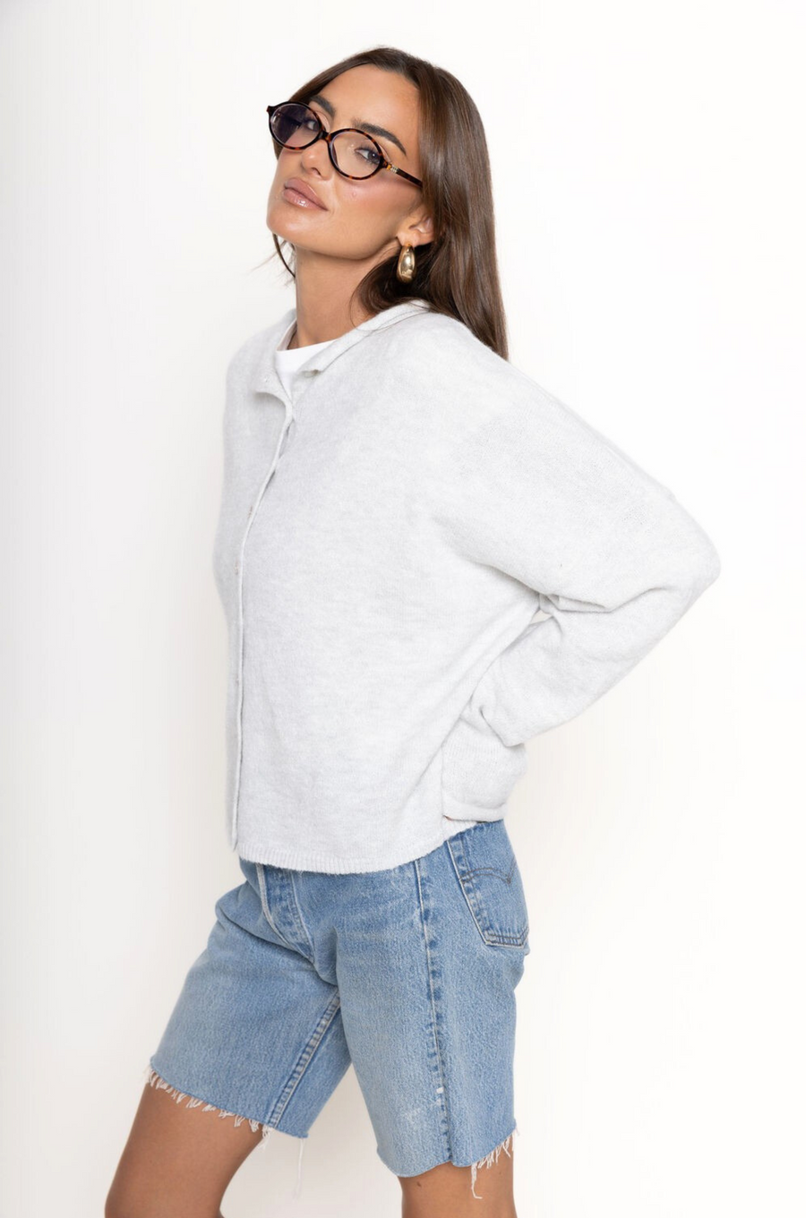 Fuzzy knit cardigan
Crewneck
Front button down closures
Long sleeves
Unlined
light grey cardigan
fall cardigan