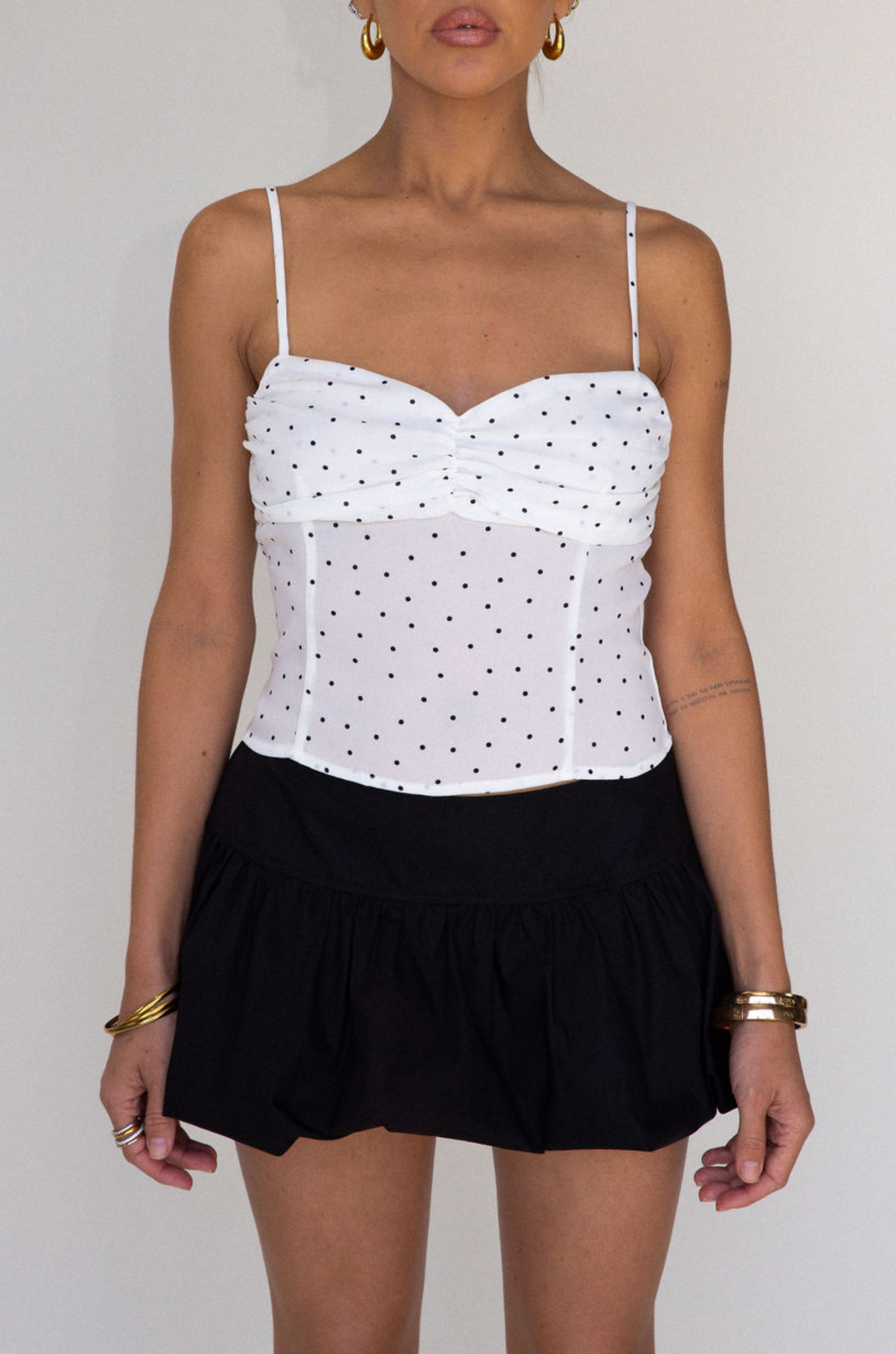 white and black Polka dot chiffon tank top
Adjustable straps
Back zipper
summer top
spring top
going out top