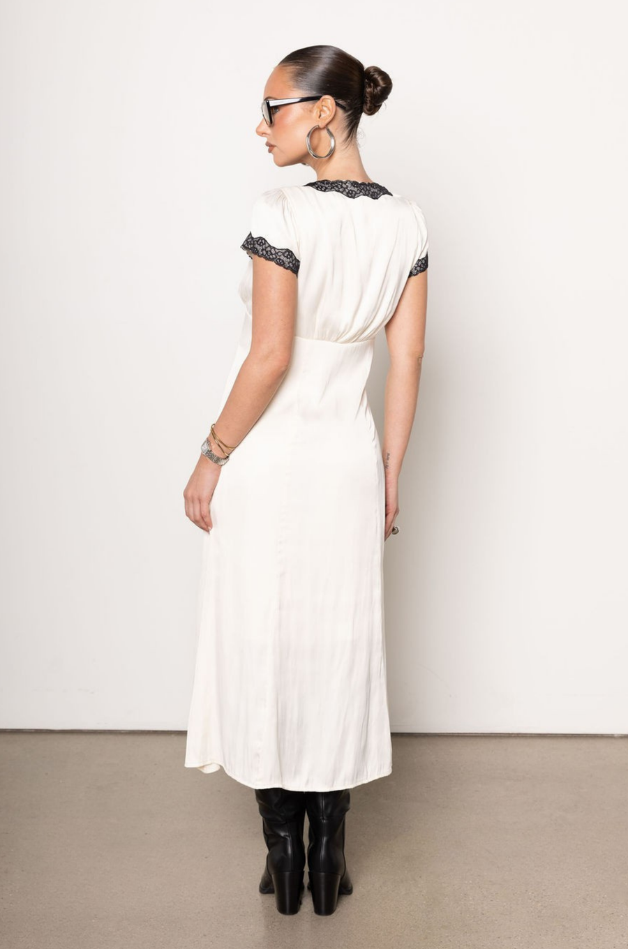 ivory Satin midi dress
Contrast lace trim
Short sleeve
V-neckine
Button down closure
Lined
Length: 45"
Polyester
white satin midi dress
vintage midi dress
fall outfit
fall dress
bridal dress