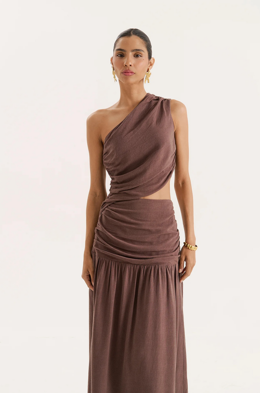 brown Linen one shoulder maxi dress
Asymmetric neckline
Waist cut out
Drop waist
Gathered skirt
brown wedding guest dress