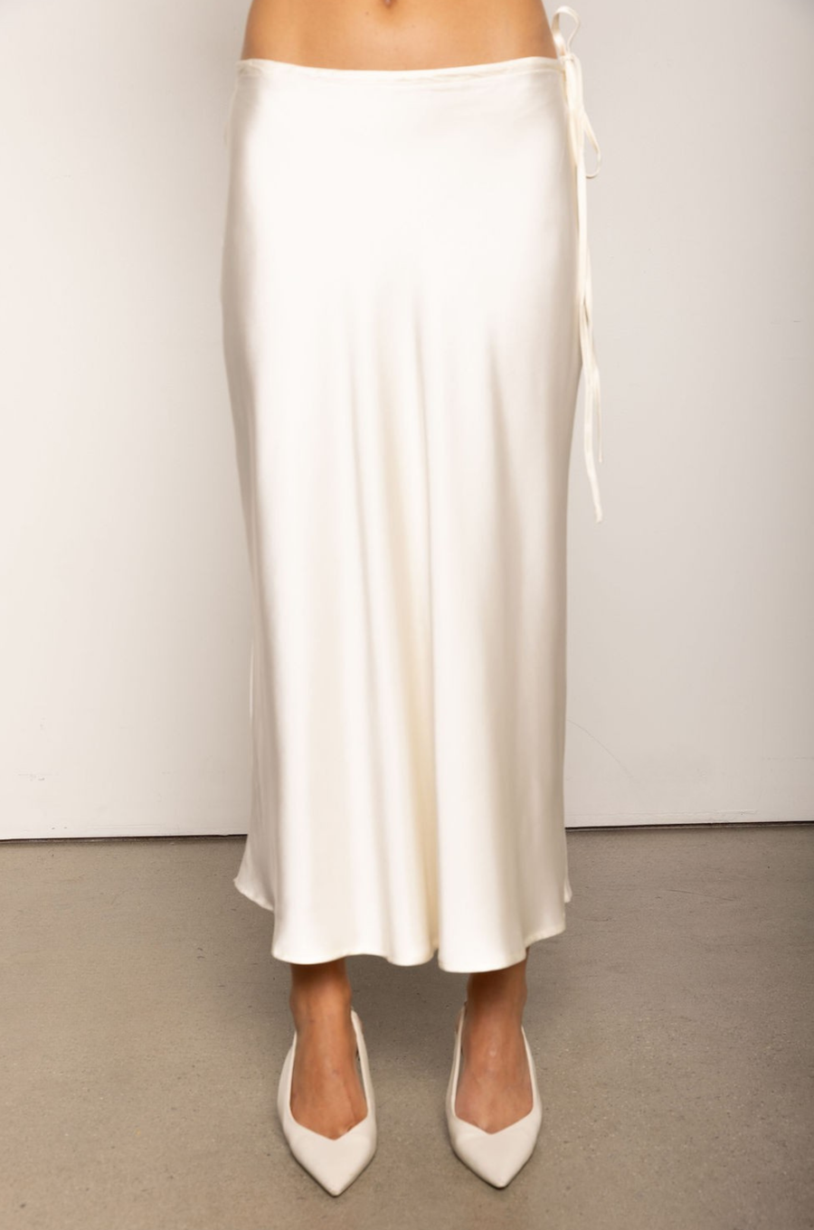 Satin maxi skirt
Bias cut
Adjustable waist tie
Side zipper closure
cream satin maxi skirt
holiday outfit
holiday skirt
new years outfit
ivory satin maxi skirt