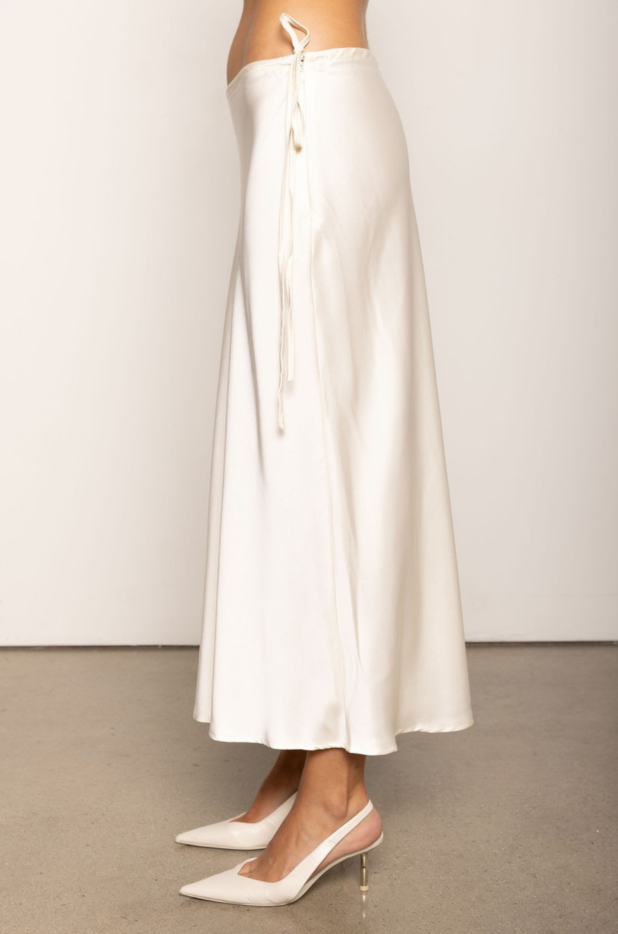 Satin maxi skirt
Bias cut
Adjustable waist tie
Side zipper closure
cream satin maxi skirt
holiday outfit
holiday skirt
new years outfit
ivory satin maxi skirt