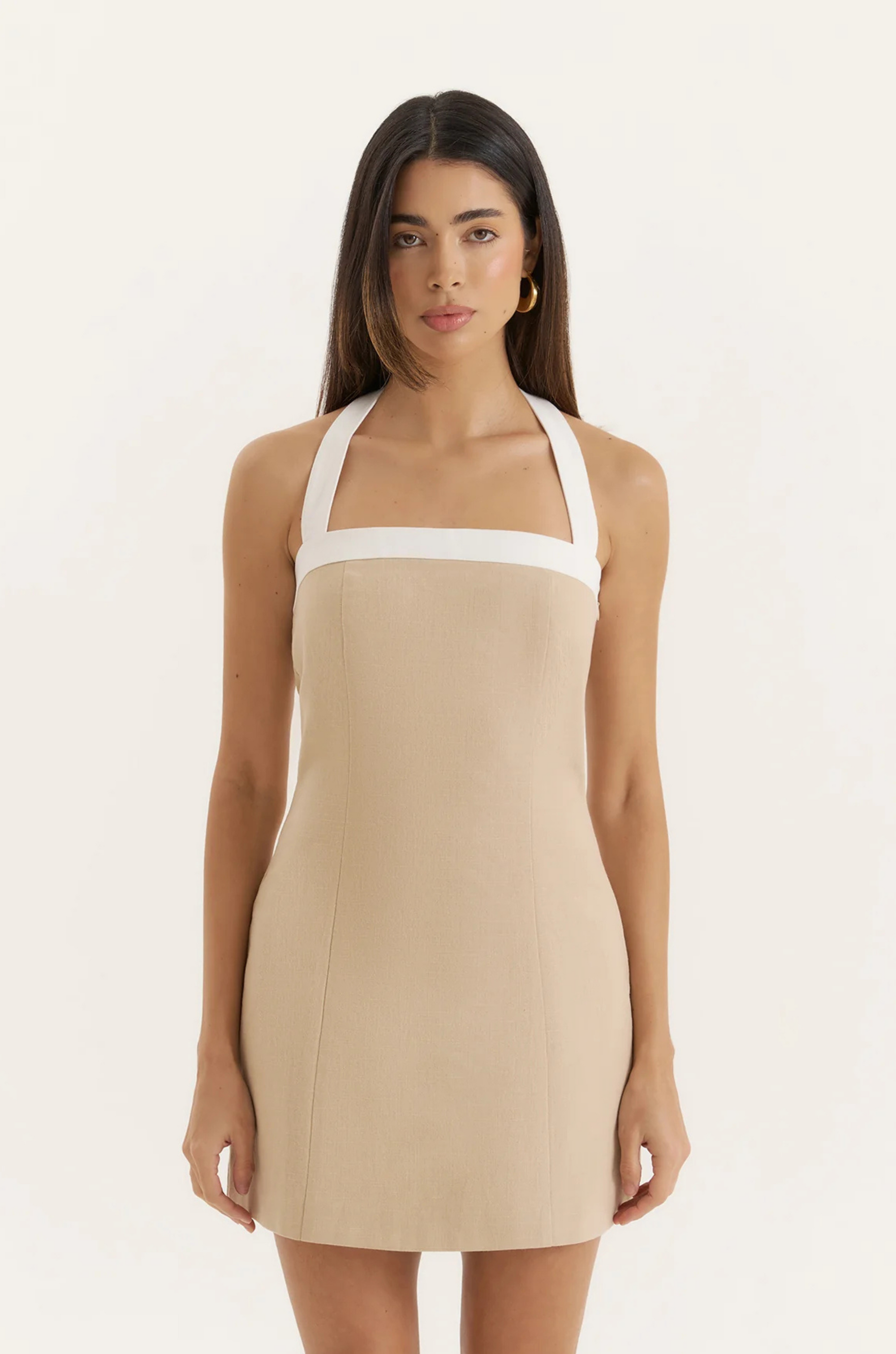 tan beige Fit and flare halter mini dress
Square neckline
Halter style fastening
Contrast trim
Summer mini dress