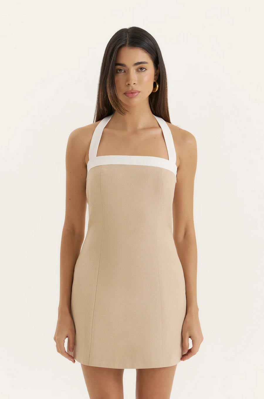 tan beige Fit and flare halter mini dress
Square neckline
Halter style fastening
Contrast trim
Summer mini dress