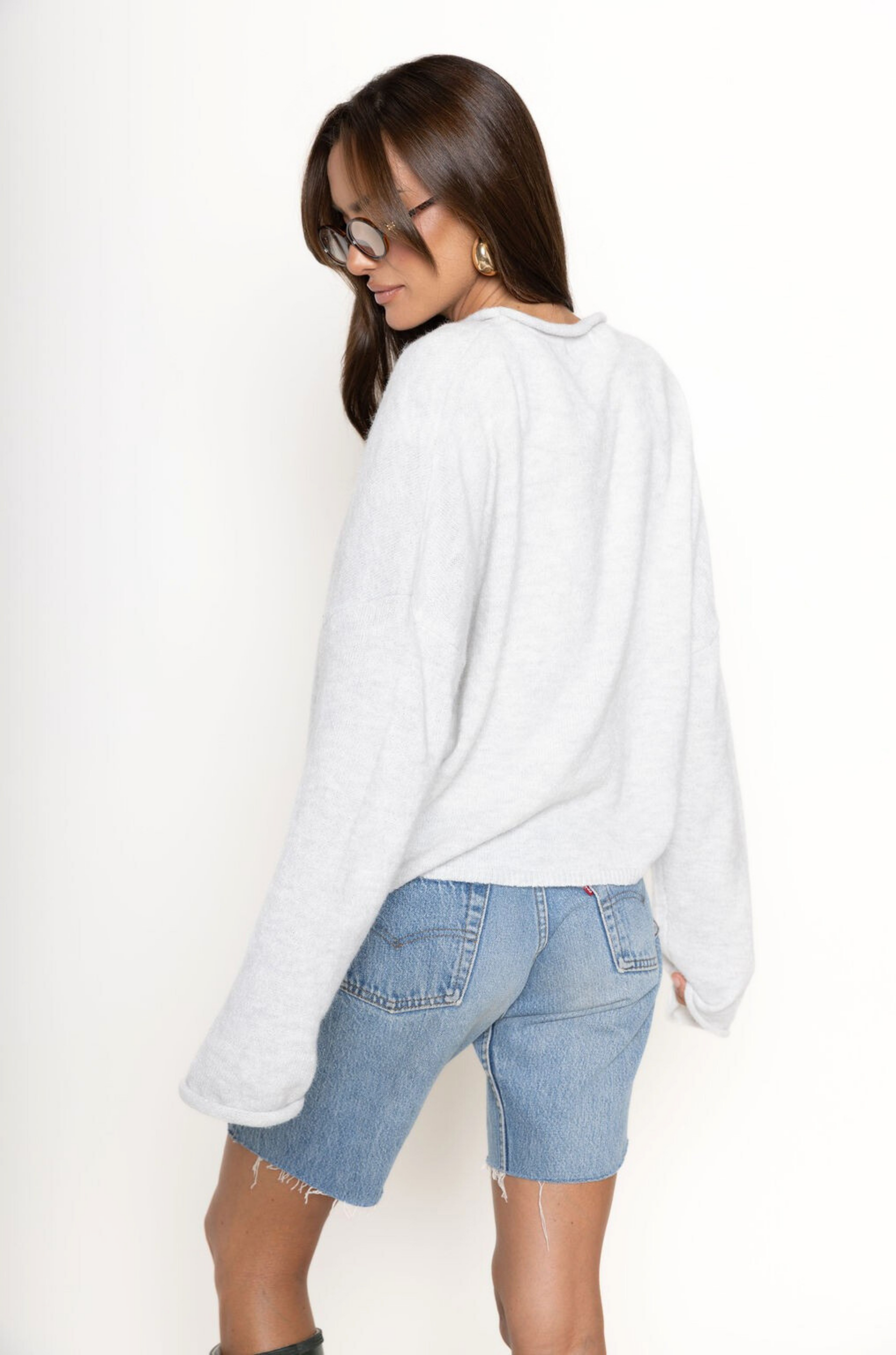 Fuzzy knit cardigan
Crewneck
Front button down closures
Long sleeves
Unlined
light grey cardigan
fall cardigan