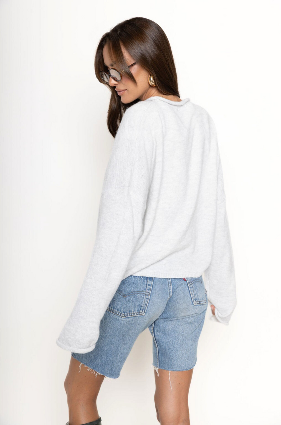 Fuzzy knit cardigan
Crewneck
Front button down closures
Long sleeves
Unlined
light grey cardigan
fall cardigan