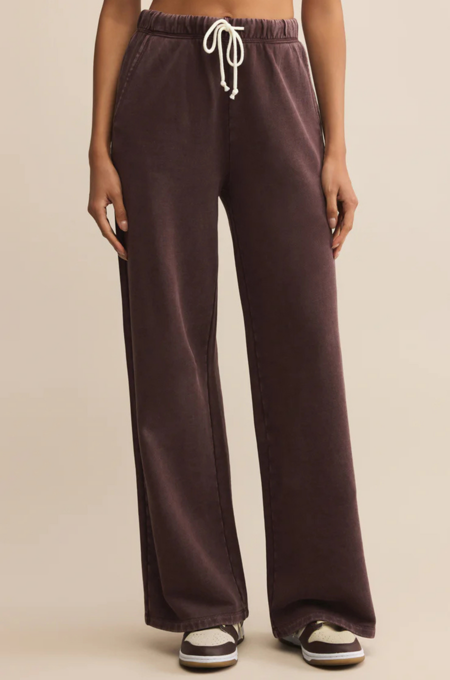 brown Relaxed fit lounge pants
Mid rise
Full length
Elastic drawstring waistband
Slash pockets
Midweight
brown lounge pant