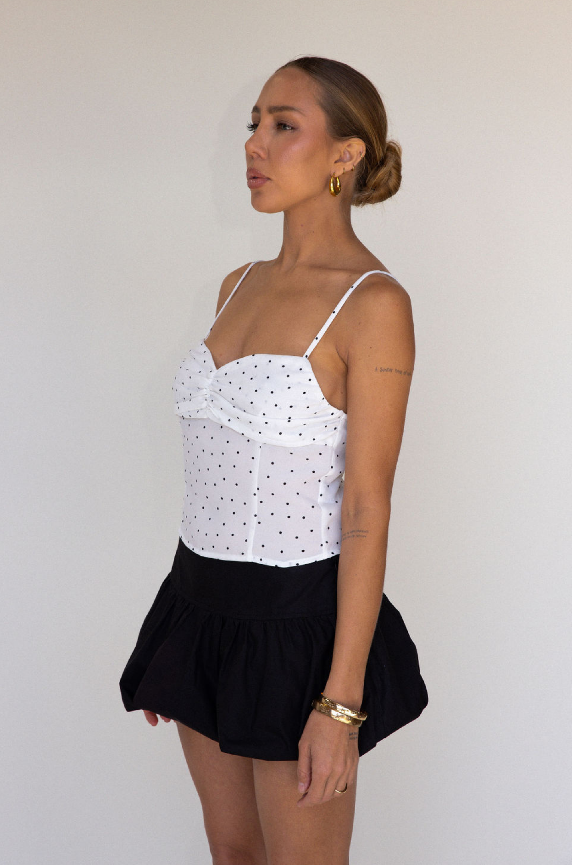 white and black Polka dot chiffon tank top
Adjustable straps
Back zipper
summer top
spring top
going out top