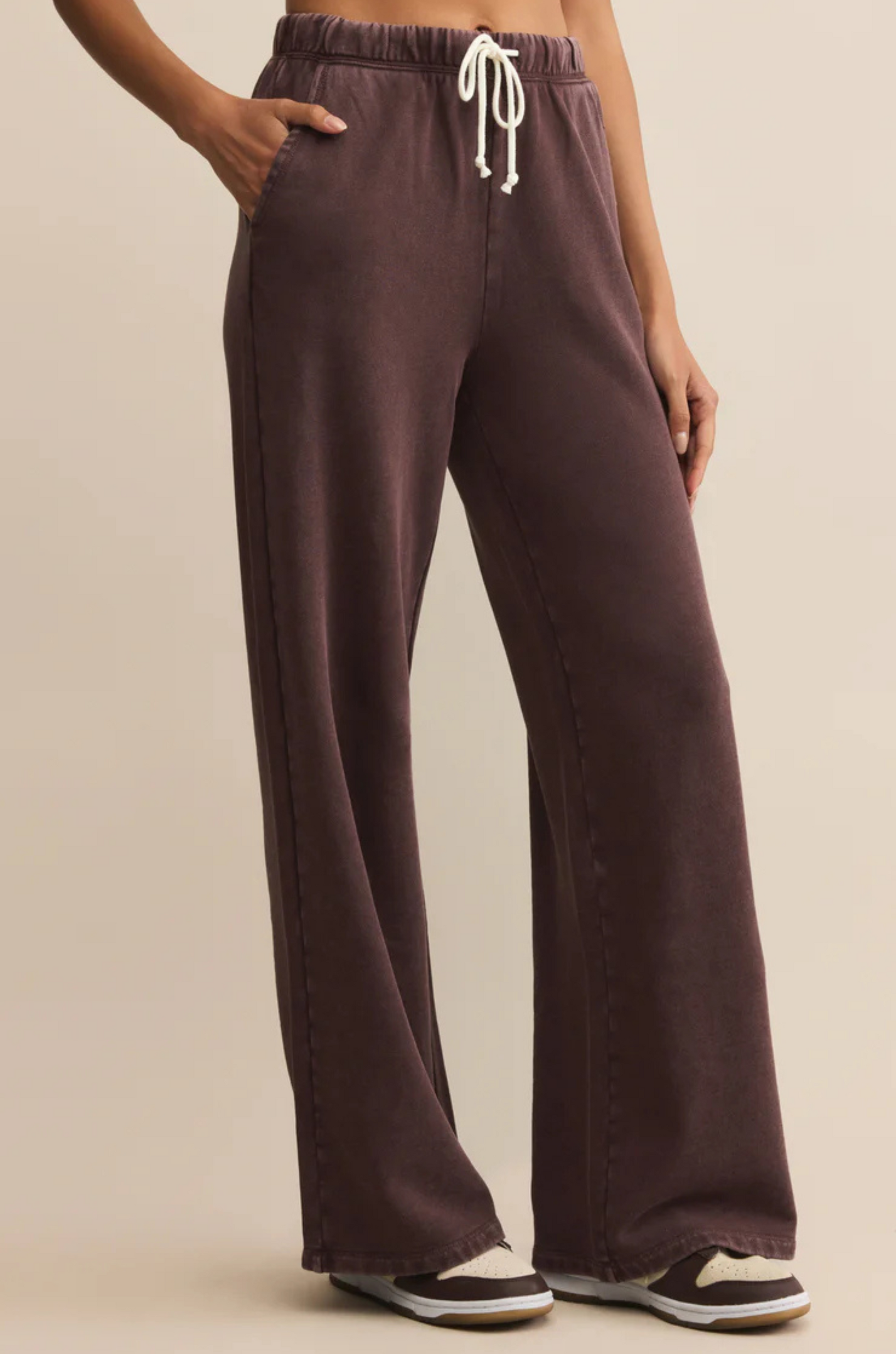 brown Relaxed fit lounge pants
Mid rise
Full length
Elastic drawstring waistband
Slash pockets
Midweight
brown lounge pant