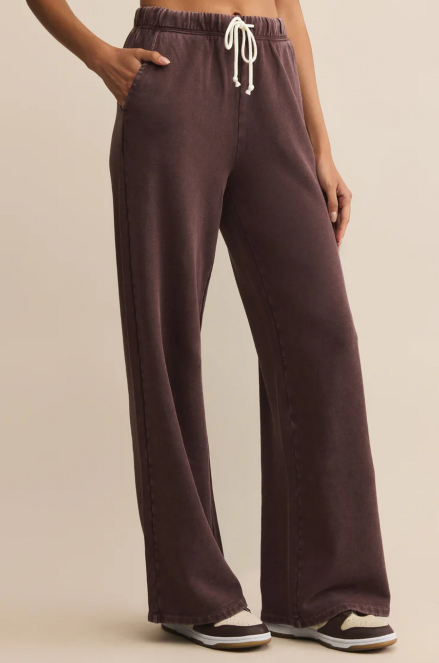 brown Relaxed fit lounge pants
Mid rise
Full length
Elastic drawstring waistband
Slash pockets
Midweight
brown lounge pant