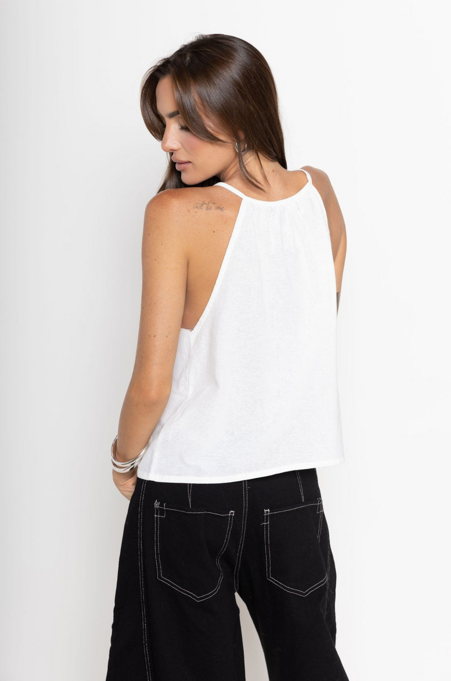 white Linen high neck tank top
A line
Button down closure
Fixed straps
Unlined
