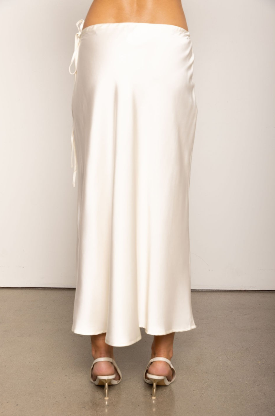 Satin maxi skirt
Bias cut
Adjustable waist tie
Side zipper closure
cream satin maxi skirt
holiday outfit
holiday skirt
new years outfit
ivory satin maxi skirt