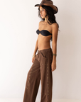 brown Studded denim jeans
4 pocket construction
Pocket and hemline studded detailing
Button zipper closure
Belt loop
Unlined
festival outfit
coachella outfit
stagecoach outfit