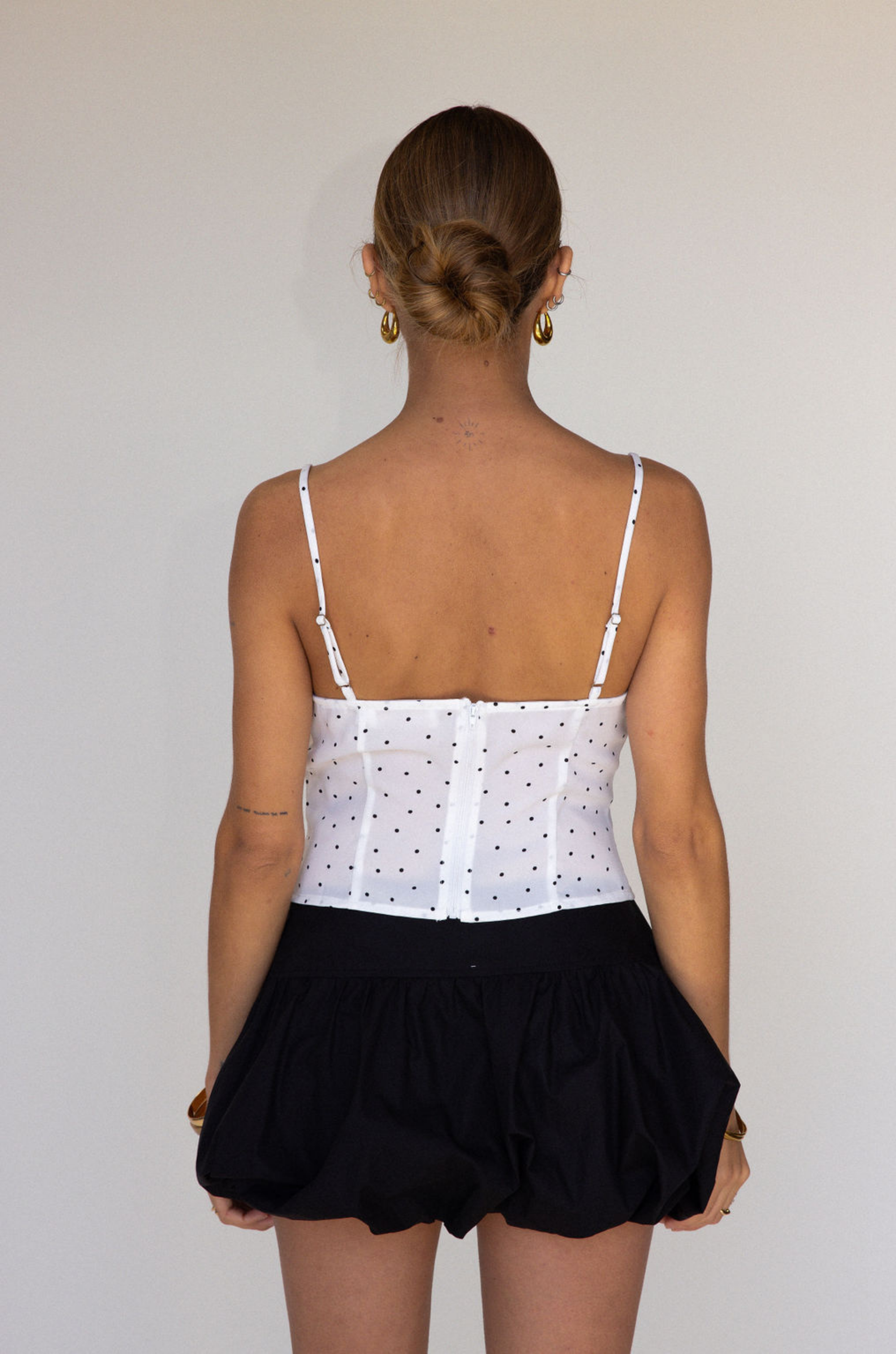 white and black Polka dot chiffon tank top
Adjustable straps
Back zipper
summer top
spring top
going out top