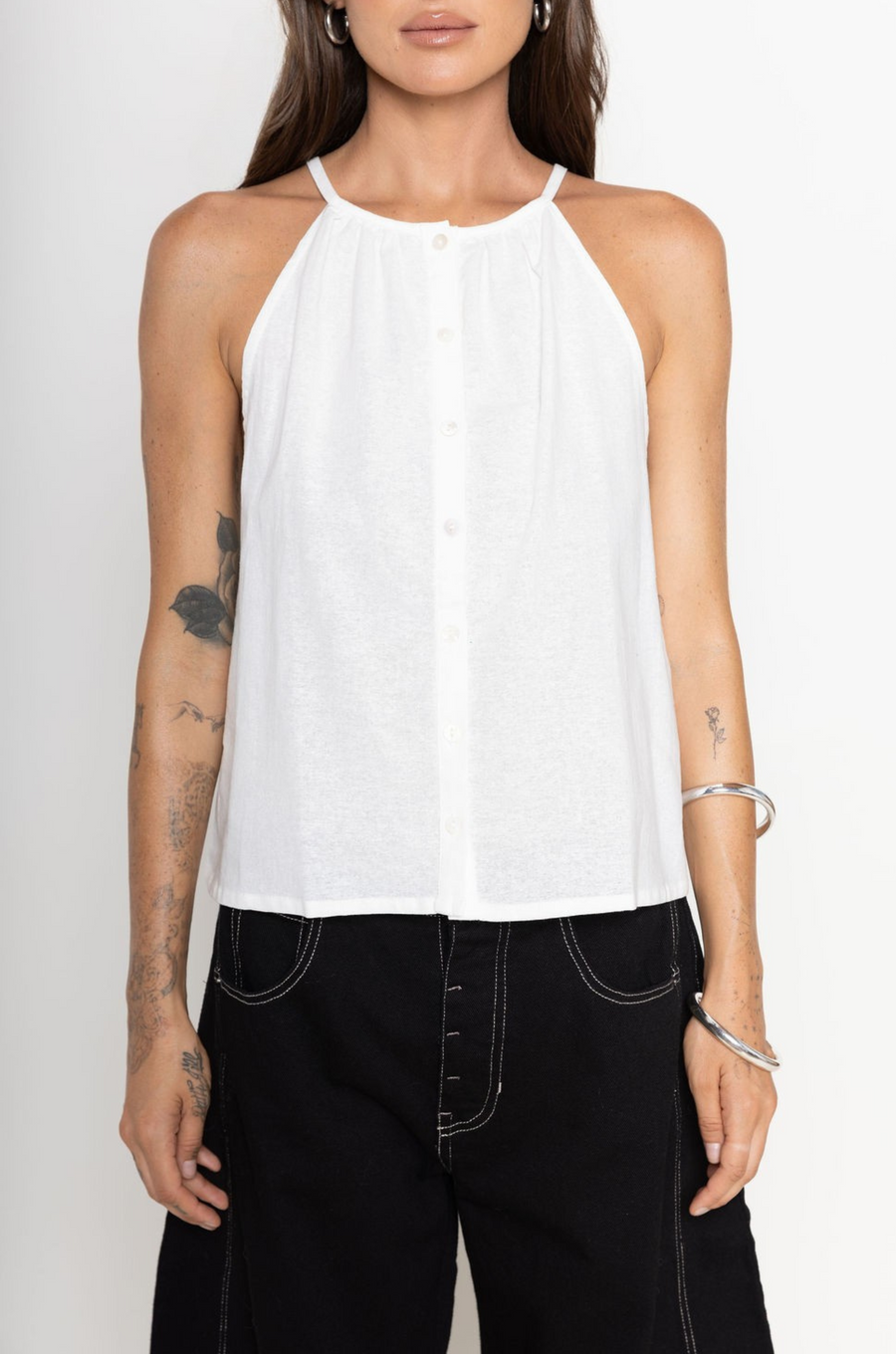 white Linen high neck tank top
A line
Button down closure
Fixed straps
Unlined