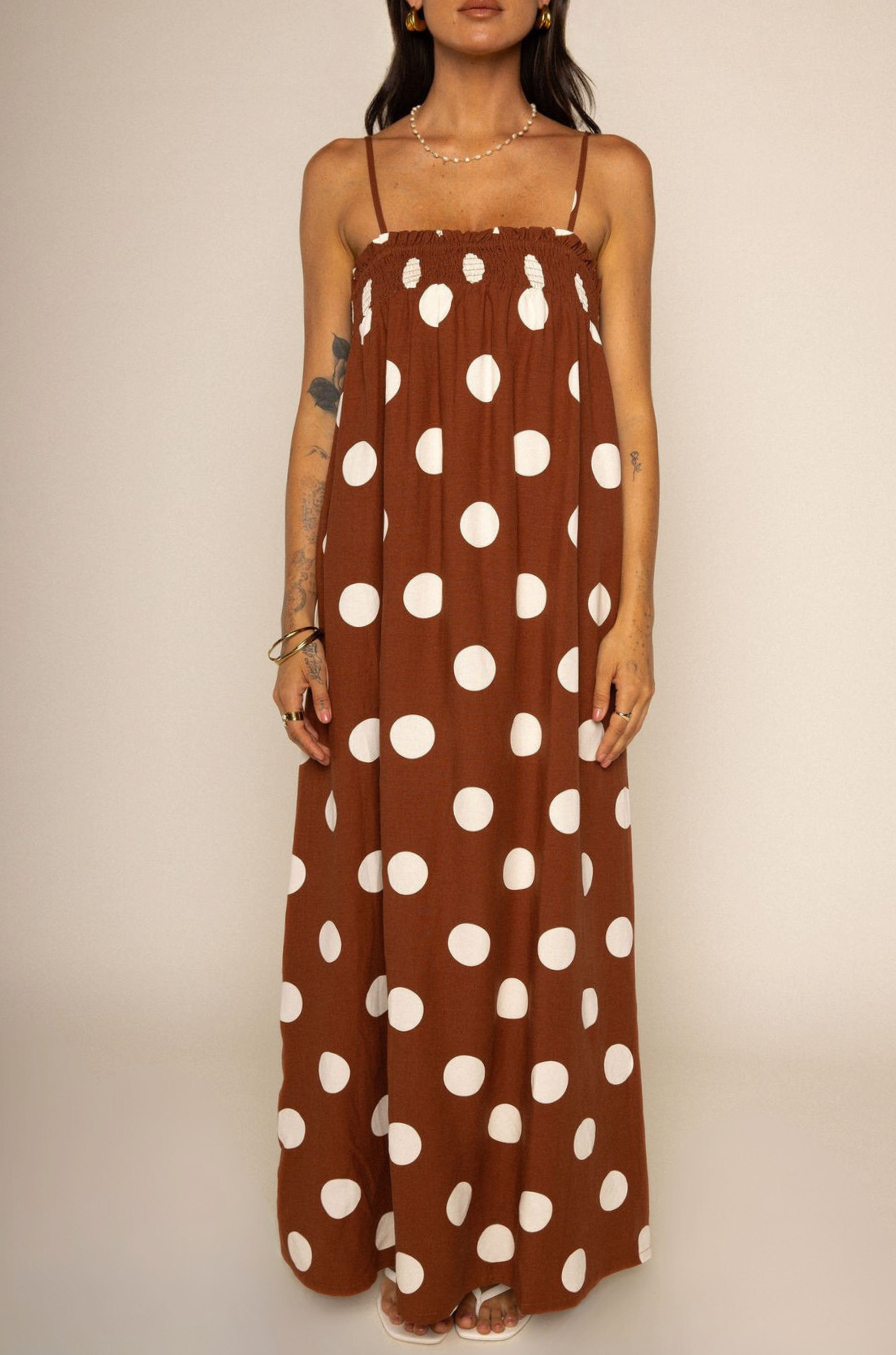 Linen polka dot maxi dress
Side pockets
Adjustable straps
Smocked bust hem
Unlined
brown and white polka dot maxi dress