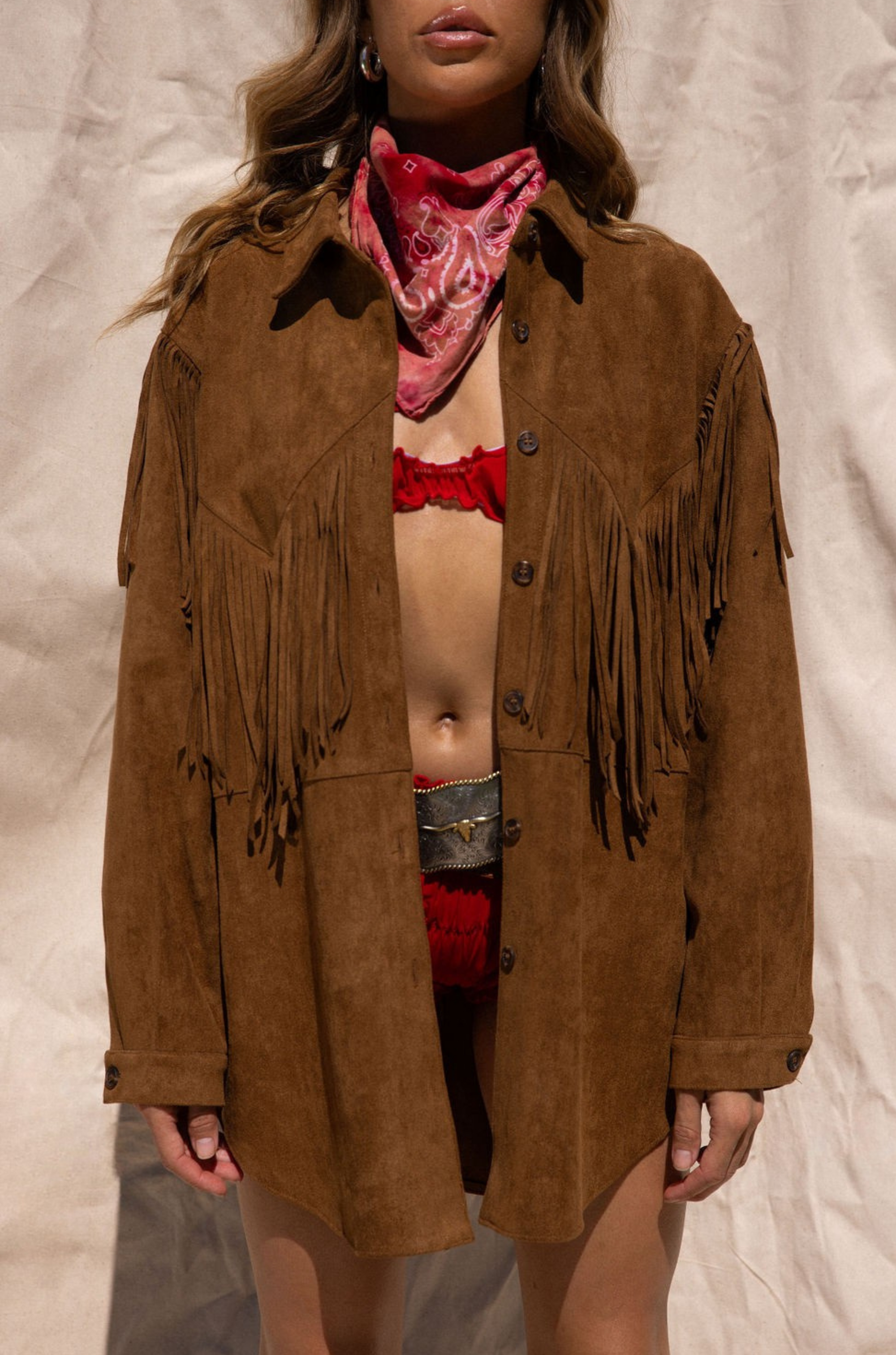 Faux suede jacket
Collar neckline
Long sleeves with button closures
brown western Fringe jacket 
Front button down closures
Unlined
country jacket
country concert jacket outfit
stagecoach jacket outfit
festival outfit