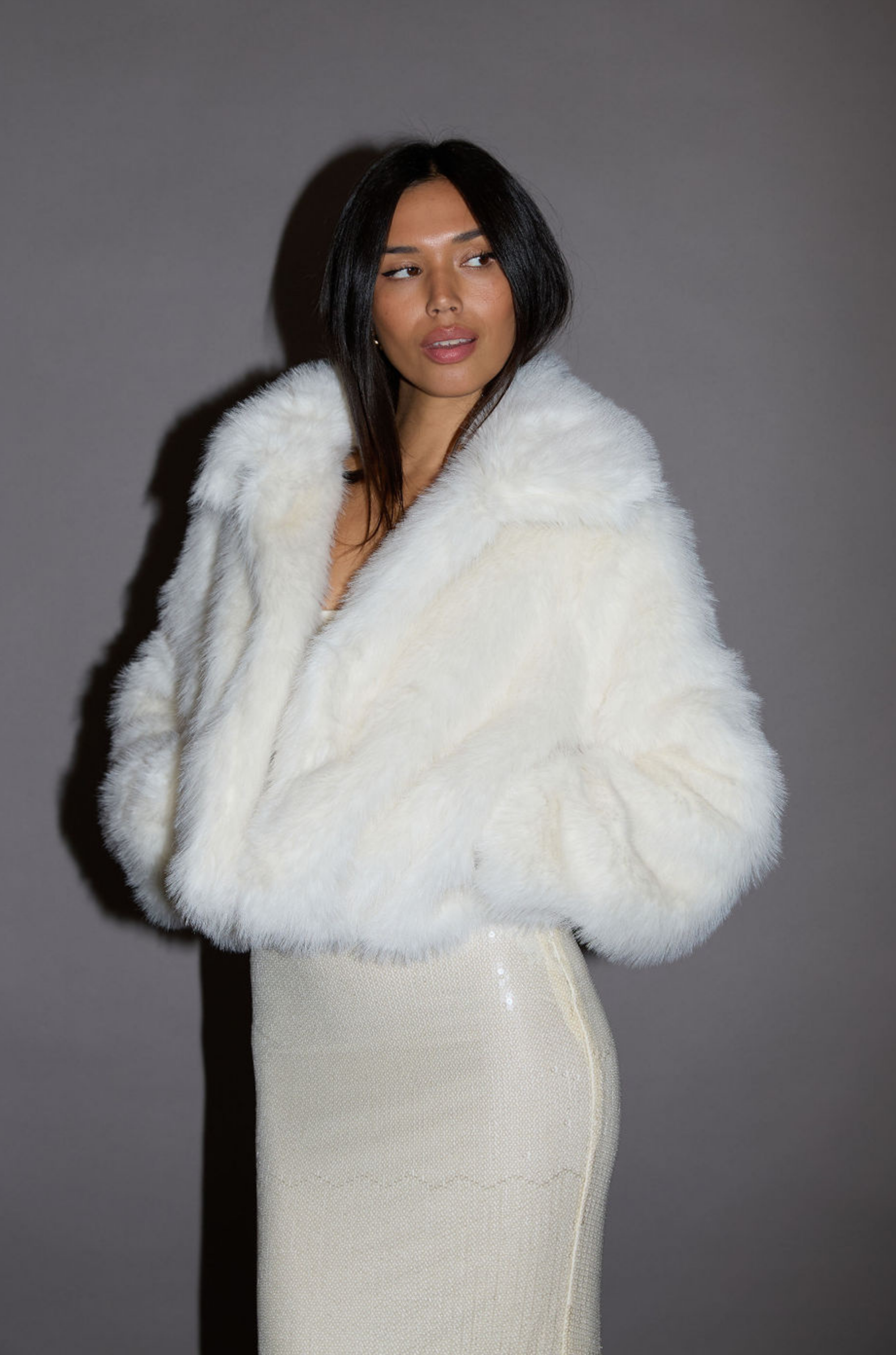 Faux fur coat. Collar neckline. Open front. Side pockets. Fully lined. white fur coat. white faux fur coat. holiday look. holiday inspo. holiday outfit