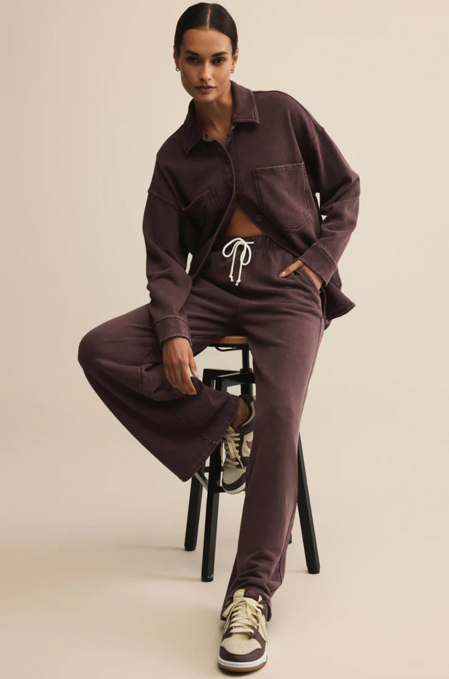 brown Relaxed fit lounge pants
Mid rise
Full length
Elastic drawstring waistband
Slash pockets
Midweight
brown lounge pant
