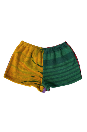 Graphic printed towel short
Elastic waistband
Unlined
Up-cycled
Each towel is up-cycled - there may be imperfections