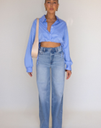 High rise light wash denim jeans
Relaxed/ wide leg silhouette
Clean finished hem
Crafted with comfort stretch denim
medium wash high rise jeans