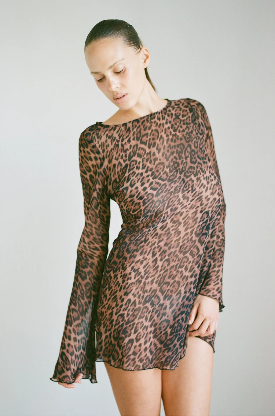 Sheer chiffon polka dot mini dress
Long sleeve
Unlined/Sheer
leopard mini dress