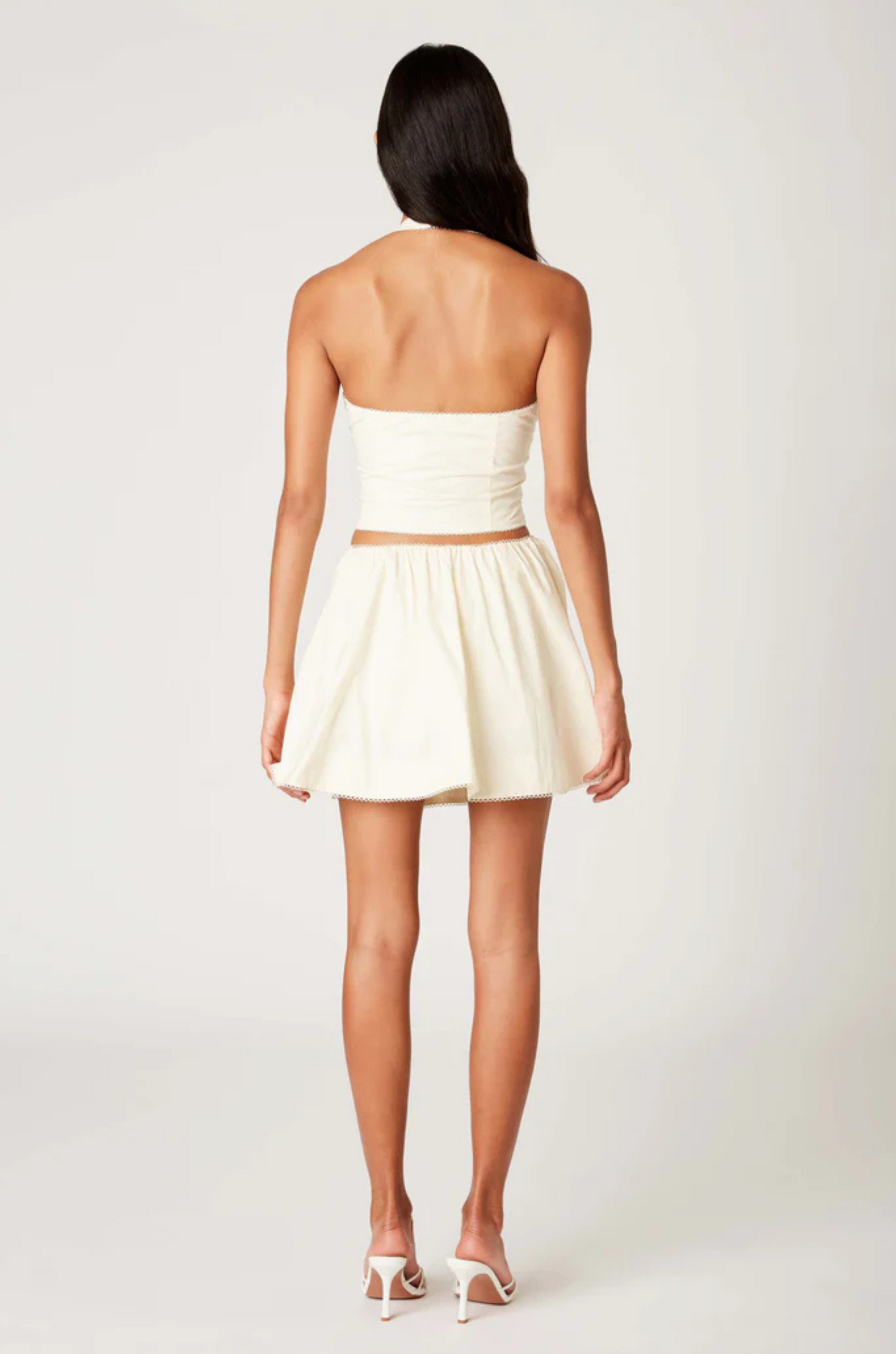 cream Poplin halter corset top
Deep V neckline
Scallop edge trim
Hook & eye detail at front
Side zipper closure
summer top
spring top