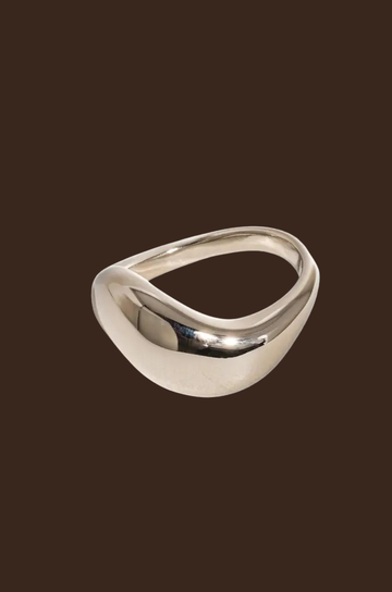 18K non-tarnish classic wavy band silver ring
18K gold plating stainless steel
Size 7 measurement: 0.682 Diameter/2.14 Circumference
Lead and Nickel Free
Hypoallergenic
Water Resistant
