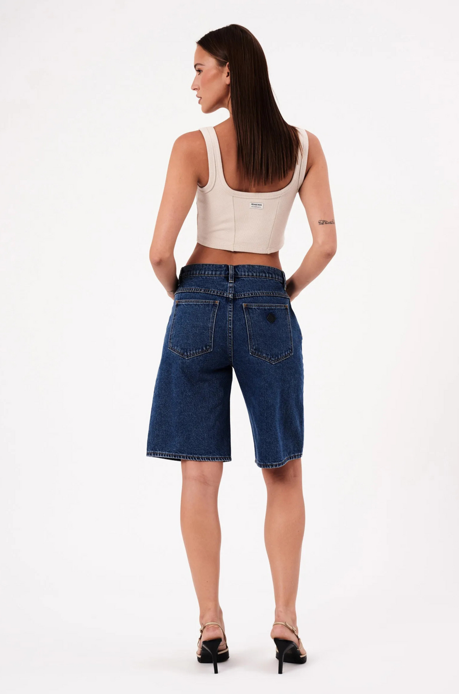 Mid rise jorts shorts
Relaxed and wide leg design
Button fly
Rigid denim does require some time to 'wear in'